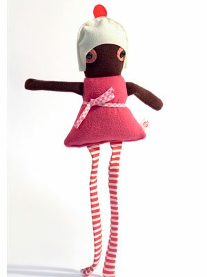 Docka Naomi cerise/vit