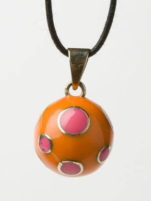 Orange bola med rosa prickar