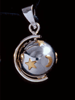 Bola i axel m�nstrad med stj�rnor och m�nar