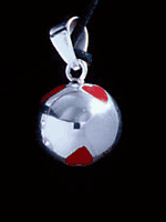 Bola m�nstrad med r�da hj�rtan