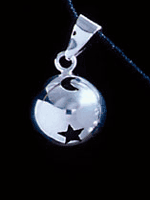 Bola m�nstrad med svarta stj�rnor och m�nar